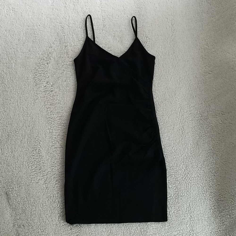 black bodycon dress